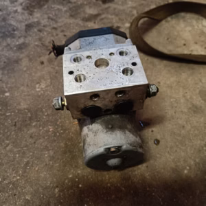 04078443-311d-4795-a8d6-82c7b6c5ad64 Audi A6 Abs-yksikkö