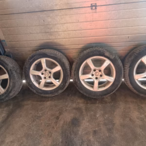 17dc19cc-7a51-45a4-b8ea-695b28ceb14f Nastarenkaat Alumiinivanteilla 5x110