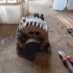 2ba59f00-915c-4e4a-b2af-3d69766647fe Volvo V50 D2 Laturi