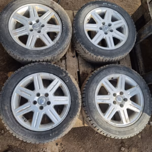 3547d632-b52c-461f-a96e-9af27e0ac3bc 205/55r16 Nastarenkaat Alumiinivanteilla