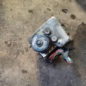 862afd35-dbfb-43a5-96f0-f1b1d72520e6 Volvo V70 MK2 abs yksikkö