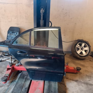 d2667bbd-2fd6-4ccc-a82c-b4bdf8c13a76 Mercedes-Benz E200 w211 Oikea Takaovi