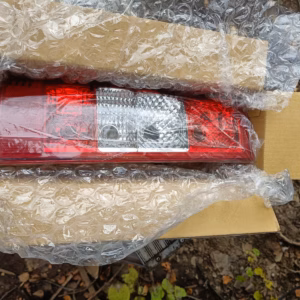 179d7383-10b4-44cd-b810-d170ebf0eeb4 Ford Transit 2006 vasen takavalo