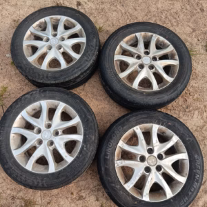 1c17415a-211d-4e18-9bdc-8c87fa1163aa Hyundai alumiinivanteet kesärenkailla