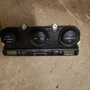 1e40e61d-32b4-4233-b6cb-fcd562902a3d Skoda Octavia 2.0TDI lämmönsäätöpaneeli