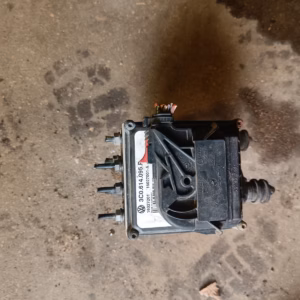 2e41582e-5135-4303-981d-2dfa93279844 Volkswagen Passat B6 variant abs yksikkö