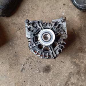 2fdb4ec3-a1d6-4b0d-9bb6-8e744930e8c6 Nissan primastar 2.0DCI laturi