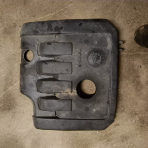 32c432f5-2ac5-4116-830e-b8d96376da84 Skoda Octavia 2.0TDI moottorin suojamuovi