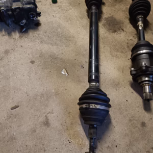 65630b7f-b960-464a-813a-17535a8d226a Skoda Octavia 2.0TDI oikea vetoakseli