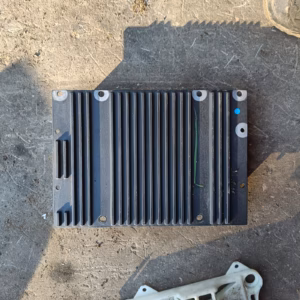 8030cd5e-eaed-429c-8b42-0bd417e1b2f2 Volvo v50 Radiovahvistin