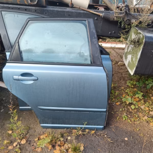 99a7c992-08d4-4d9b-b7ae-656a56283cce Volvo V50 Oikea takaovi