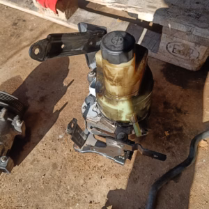 dcdb93f3-7e4d-42a4-a57a-374d6a2c8de8 Volvo V50 1.6D Ohjaustehostin pumppu