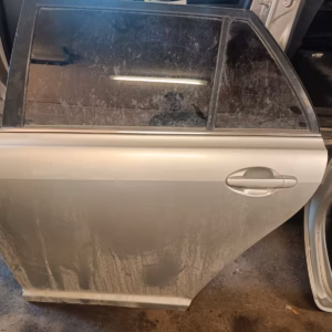 e677b83f-ca5a-4579-8a17-900b34b55631 Toyota Avensis 5D STW 2.0 vasen takaovi