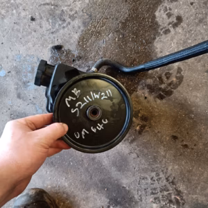 b6de5bae-b959-46ce-b583-b130d2804001 Mercedes Benz s211 e220 ohjaustehostimen pumppu